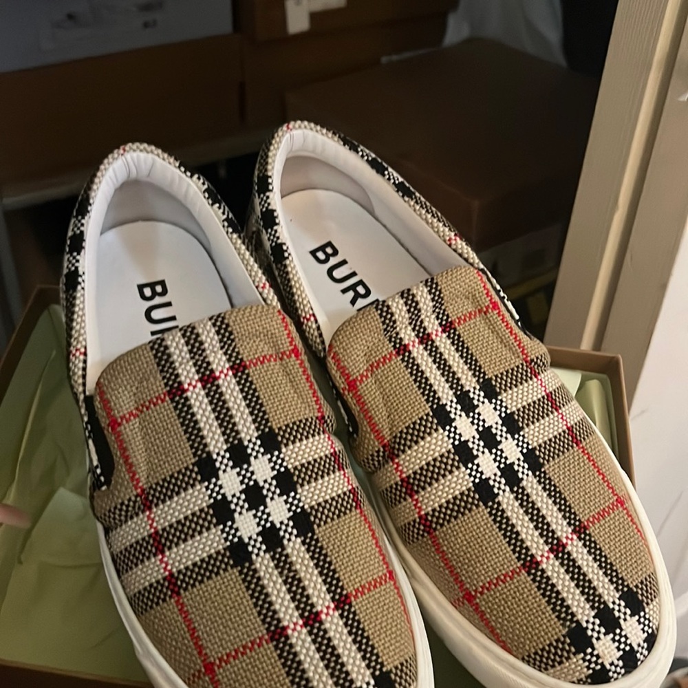 Burberry slip on shoes